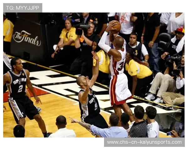 詹姆斯关键时刻后撤步三分命中延续顶级竞技状态 詹姆斯关键时刻后撤步三分命中延续顶级竞技状态